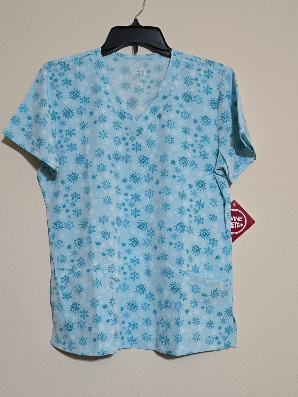 NWT Womens Divine Stretch Snowflake Print Scrub Top Multiple Sizes Available